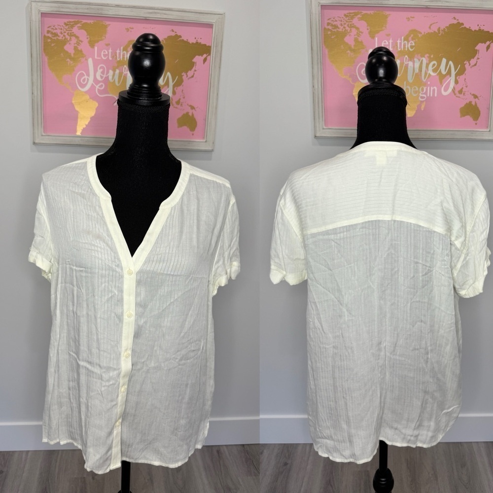 Treasure & Bond Off White V-Neck Button Up Blouse (M)